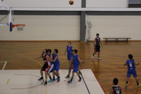 Agarrar o braço defesa a dois